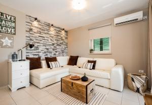 Apartment Cami -Stylish apartment with a beautiful seaview