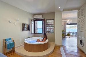 Thalassa mou Seafront suite