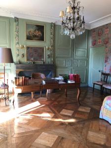 B&B / Chambres d'hotes CHATEAU MONTALEMBERT Maiche : photos des chambres