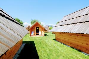 Small wooden houses and Apartments Zgornja Dobrava