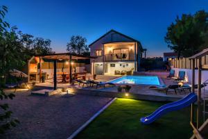 Villa R&B heated pool