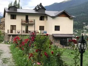 Roza's guest house - Mestia