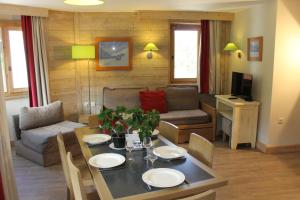 Two-Bedroom Apartment room in Résidence Christiana 109 Clés Blanches Courchevel