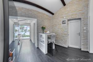Penthouse Leonarda with private parking 