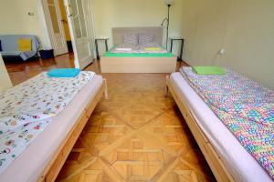 Family Apartment room in Pal's Hostel and Apartments