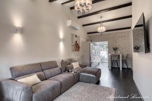 Penthouse Leonarda with private parking 