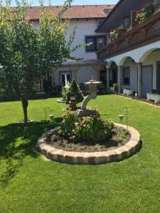 Gästehaus und Weinbau Zur Wiederkehr Strudler - Andau