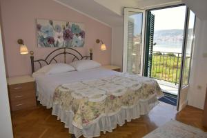 Comfort One-Bedroom Apartment with Balcony and Sea View room in Anita Apartments