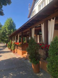 Pensiune Montana - 4hvězdičkové hotely ve městě Curtea de Argeş