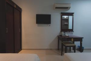 Superior Twin Room No Window room in Hotel Al Amin