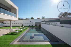 V5 Villa Emma - Luxury 5 bedroom villa in Alvor with private Pool and Jacuzzi