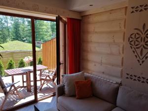 Apartament Tatrzański Świt z tarasem i garażem podziemnym Grotą Solną