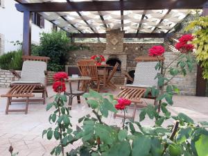 Tre Laghi Countryhouse Rustic Home with pool