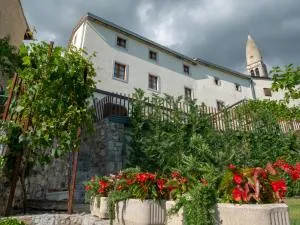 Apartmaji in sobe Odlična hiša Štanjel - Šmarje