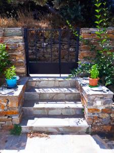 AGKYRA ROOMS Andros Greece