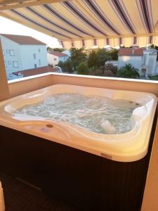 Apartment Electro with Jacuzzi