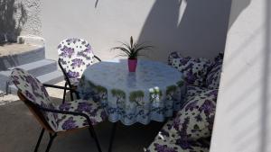 Mini apartment Petra - rooms Purple & Green with kitchen and garden