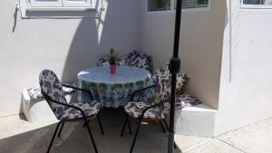 Mini apartment Petra - rooms Purple & Green with kitchen and garden
