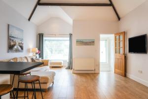 The Beach House - Fully refurbed March 2024