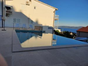 Apartment 2 with pool and amazing sea view