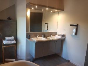 B&B / Chambres d'hotes Mas Des Fugueyrolles : Chambre Supérieure Lit Queen-Size