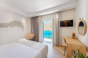 Dolphin Bay Family Beach Resort Syros Greece