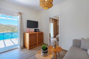 Dolphin Bay Family Beach Resort Syros Greece