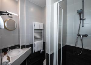 Hotels Eiffel Villa Garibaldi : Chambre Double avec Lit d'Appoint