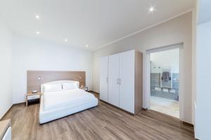 La Promenade Rooms & Suites img16