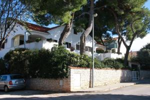 Apartments Brac Mirca