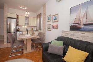 Two-bedroom apartment with garden