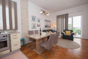 Two-bedroom apartment with garden