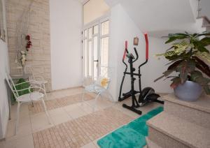 Two-bedroom apartment with garden