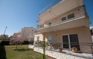 Two-bedroom apartment with garden