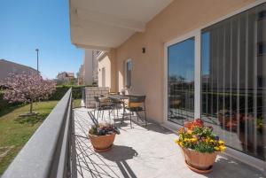 Two-bedroom apartment with garden