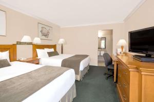 Howard Johnson by Wyndham Downtown Kamloops