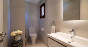 3 bedroom Villa Melandra with private pool and sea views, Aphrodite Hills Resort