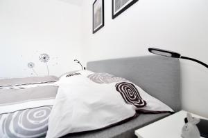 Modern Balcony Apartment with Pool close to Lake in "Donaustadt"