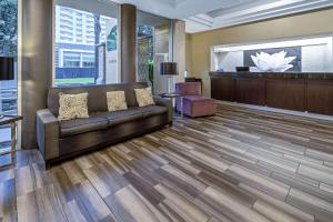 Holiday Inn Express & Suites Anaheim Convention Center Area by IHG