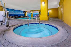 Holiday Inn Express & Suites Anaheim Convention Center Area by IHG