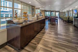 Holiday Inn Express & Suites Anaheim Convention Center Area by IHG