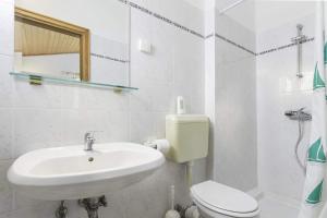 Two-Bedroom Apartment room in Apartmani Emanuel