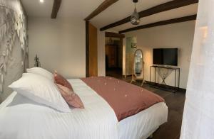 B&B / Chambres d'hotes La Chambre Enchantee : photos des chambres