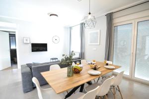 Tonys house with private pool, garden and parking