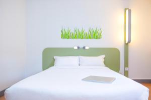 Hotels Ibis budget Perigueux : Chambre Double avec Salle de Bains Privative