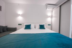 Studio Darius Saturn