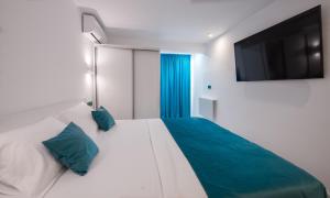 Studio Darius Saturn