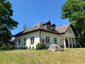 Dworek Dębina - Idealny dla Rodzin i Przyjaciół - Wspólna Sala do Biesiadowania , Plaża przyjazna Psom