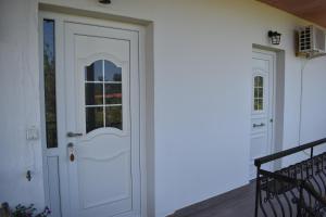 Athenas Apartments & Studios