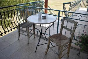 Athenas Apartments & Studios